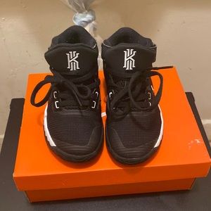 Nike Kyrie Flytrap IV great condition